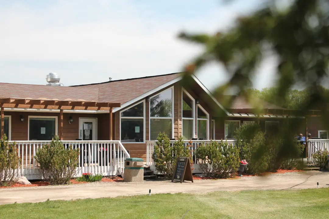 Nine and Dine Clubhouse Restaurant at Lorette Golf Course