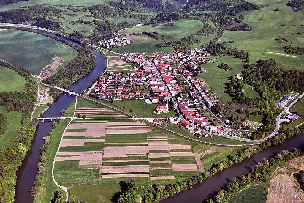Futbalové ihrisko so šatňami