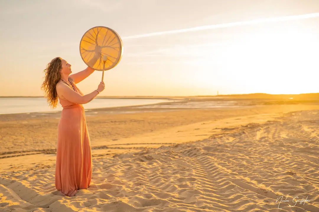 Chloé Mafana - Énergéticienne, Professeure De Yoga, Sonothérapeute