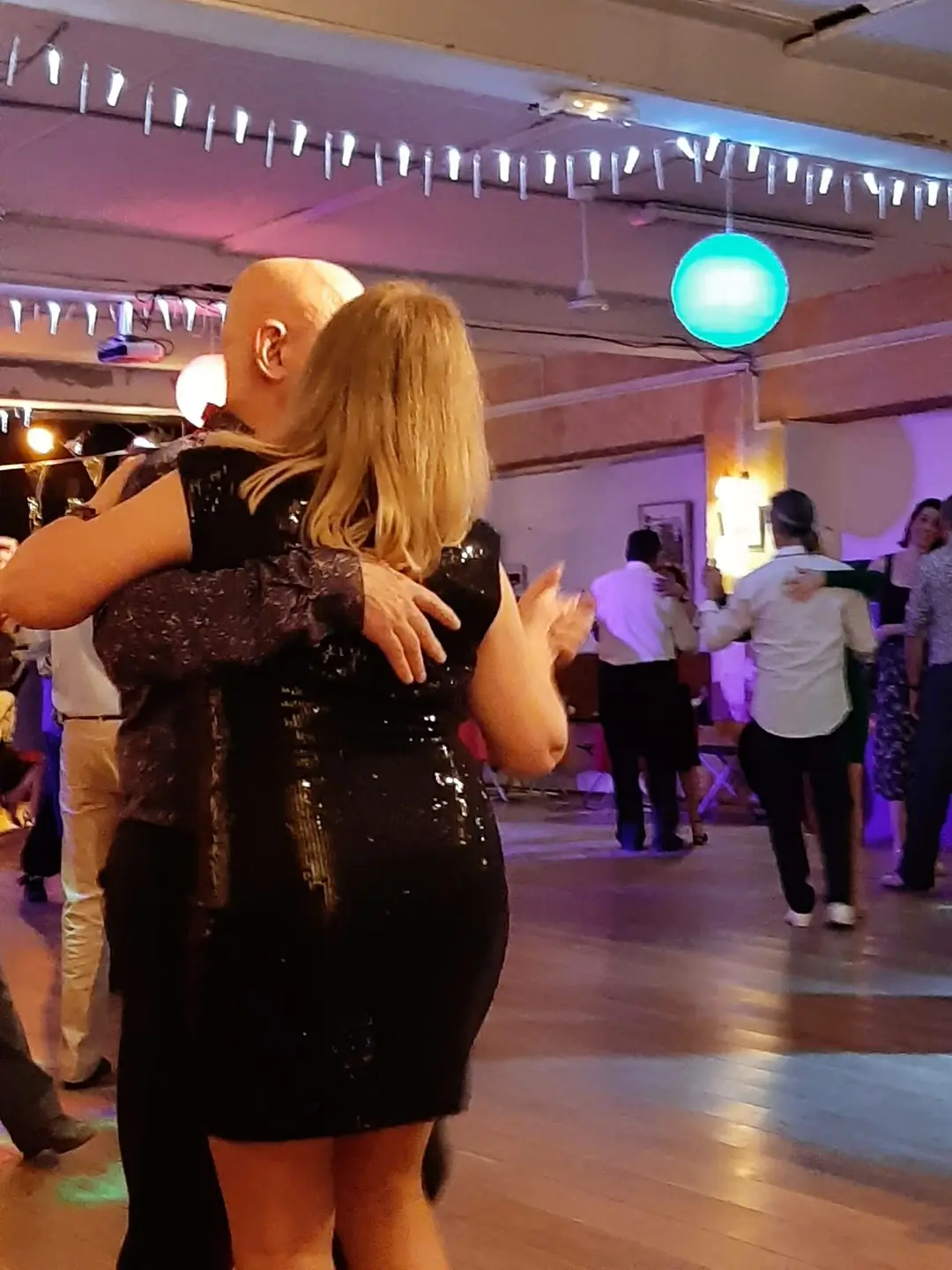 Tangueando La Maison Du Tango