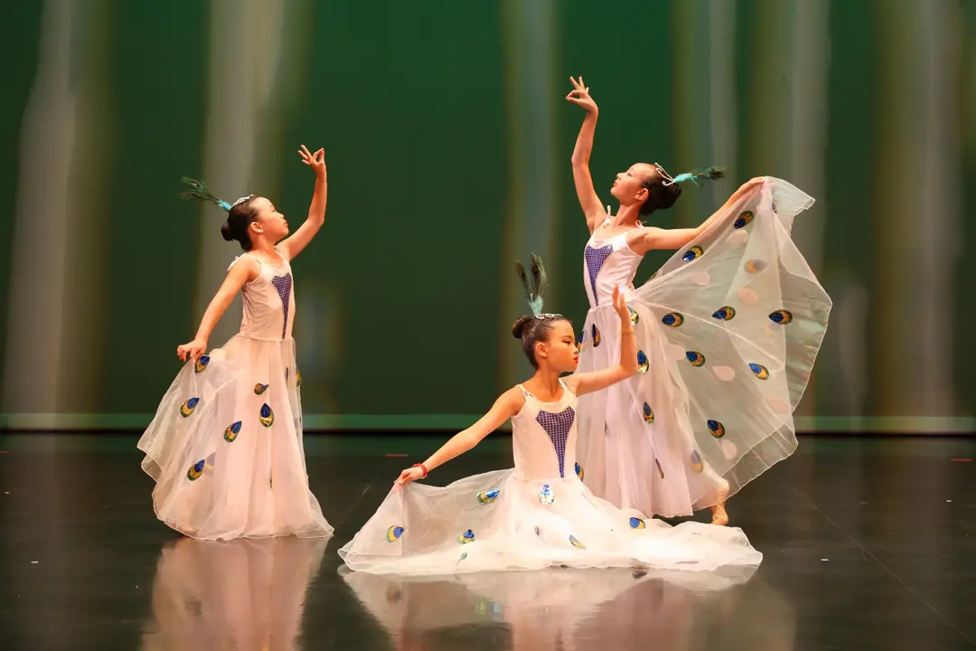 AURA SCHOOL OF DANCE