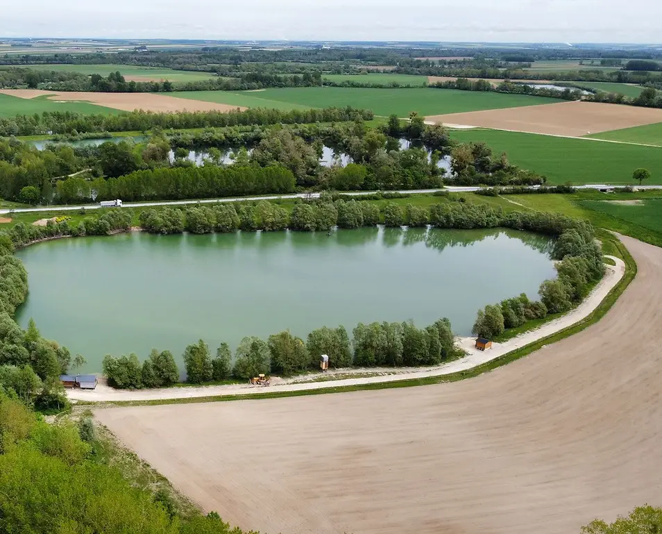 Jardin des carpes lake