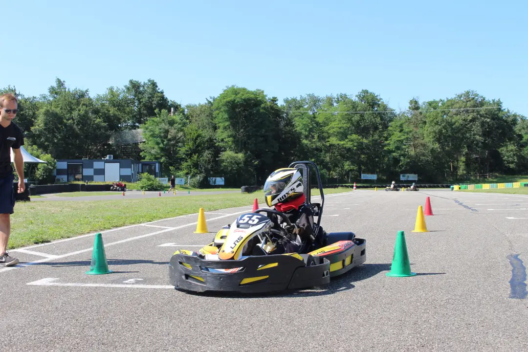 ACTUA Organisation | Karting Lyon - Stage de Pilotage - Accrobranche | Pour Particuliers et Entreprises