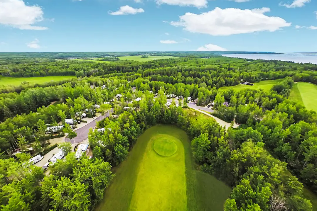 Pineridge Golf Course & RV Resort