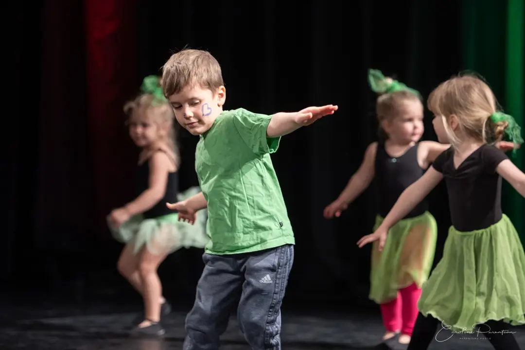 Mouv, Acadmie De Danse
