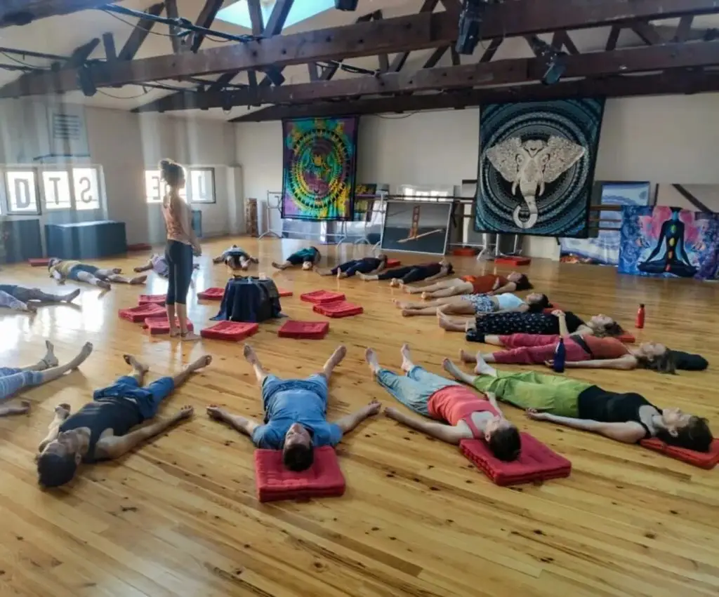 Flor De Lis Yoga, Danse & Massages