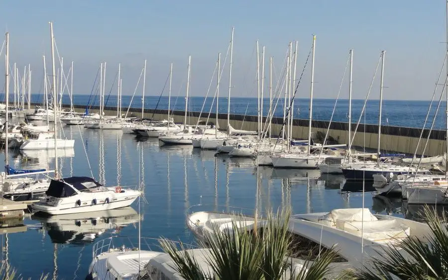 Combet Yacht Consultant