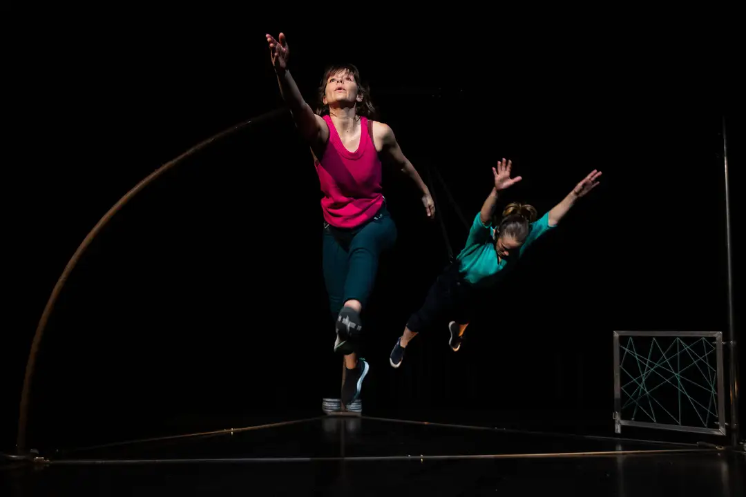 Compagnie 4 à Corps - Spectacles de danse contemporaine encordée et familiale -