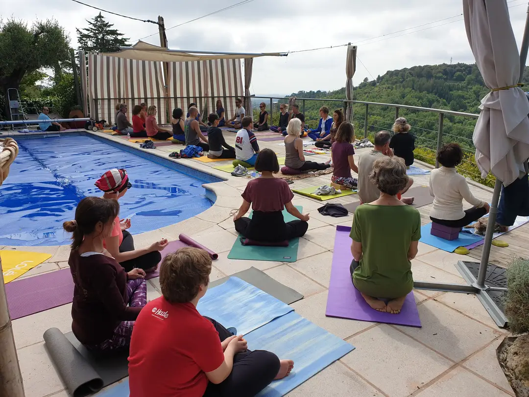 Loic Yoga Association Yoga À Chateauneuf