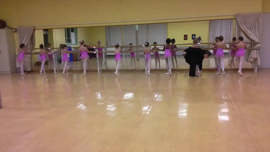 Dance En Val De Saone