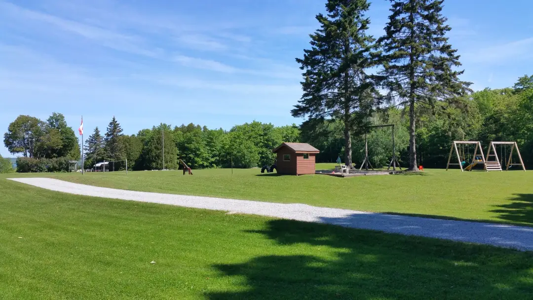 Mindemoya Court Cottages & Campground
