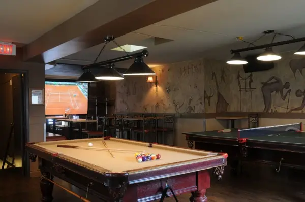 Safari Bar and Grill