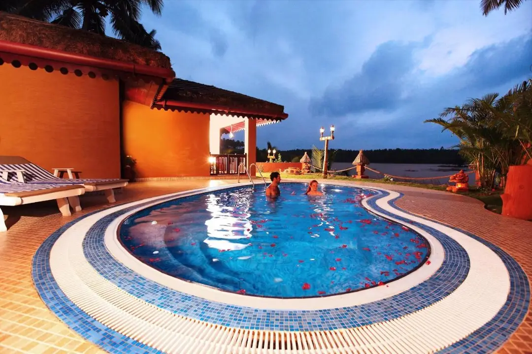 MASTER POOLS Master builders & pools pvt Ltd ( master of swimming pool construction)