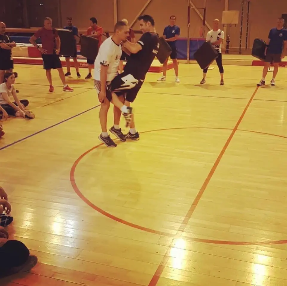 Association Iséroise Of Self Defense - Krav Maga - Hkm - Grenoble