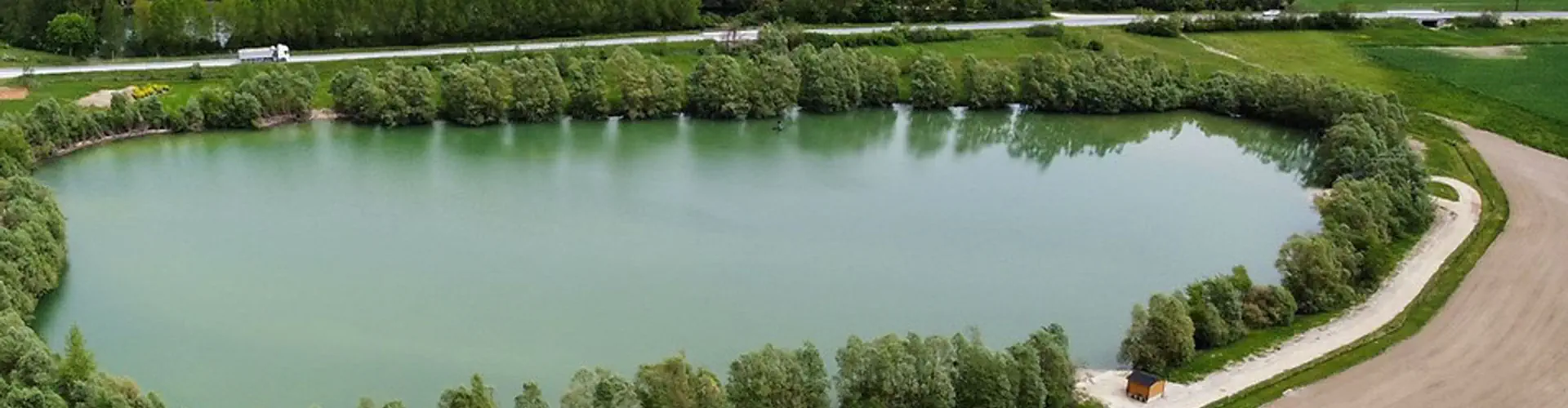 Jardin des carpes lake