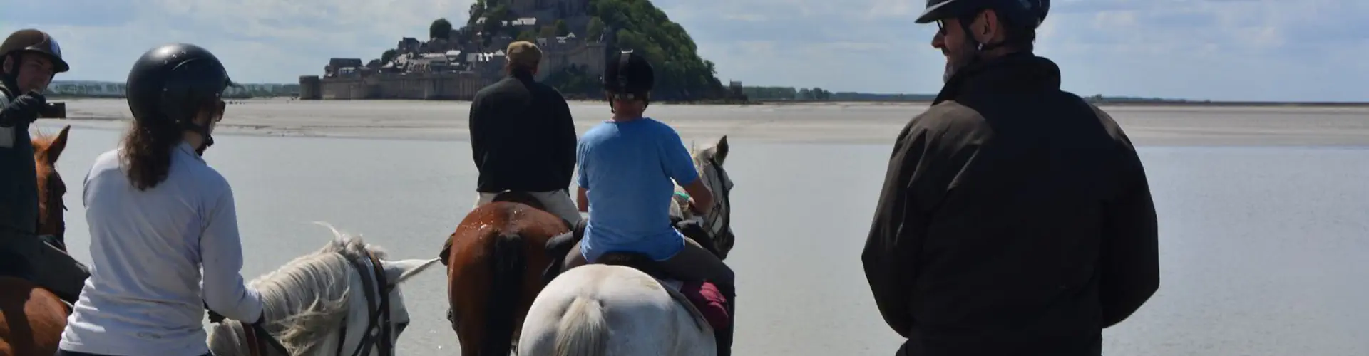 La Taniere Randonnee A Cheval Mont St Michel