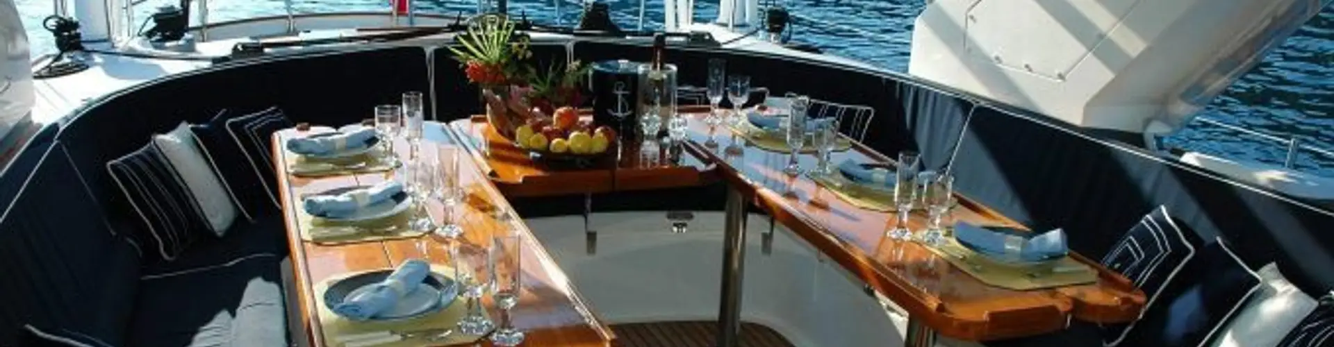 Avennue Sea Tourism - Sailing at Gateway of India