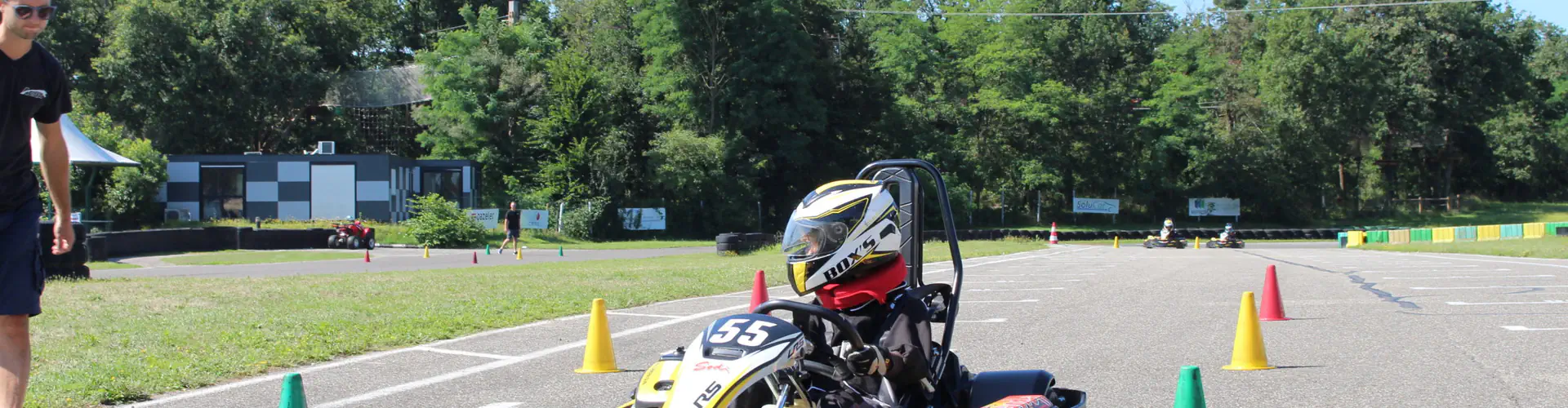 ACTUA Organisation | Karting Lyon - Stage de Pilotage - Accrobranche | Pour Particuliers et Entreprises