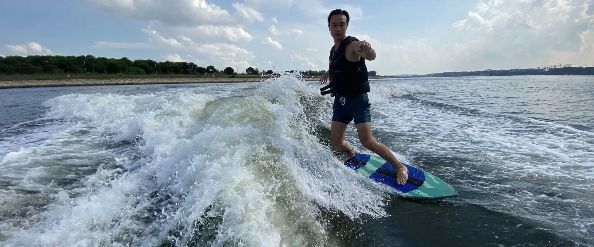 WAKEMUSTERS - School of Wakesurfing