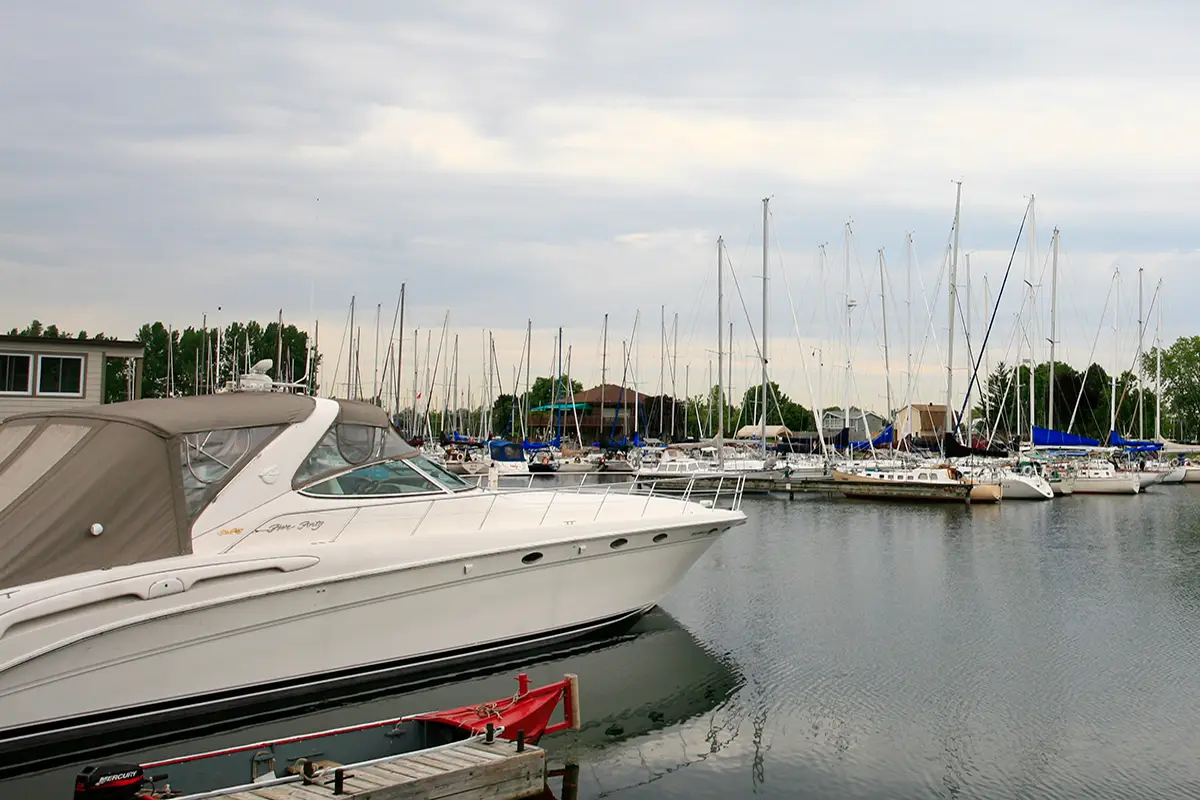 Bluffer's Park Marina