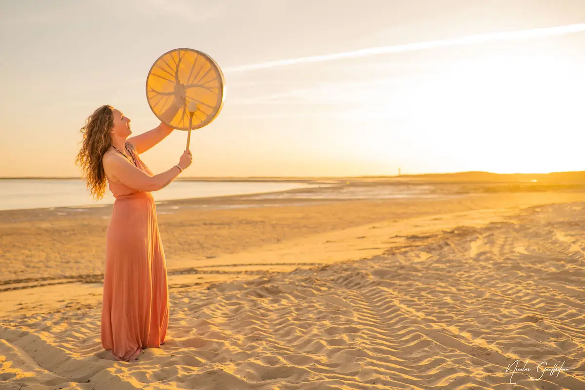 Chloé Mafana - Énergéticienne, Professeure De Yoga, Sonothérapeute