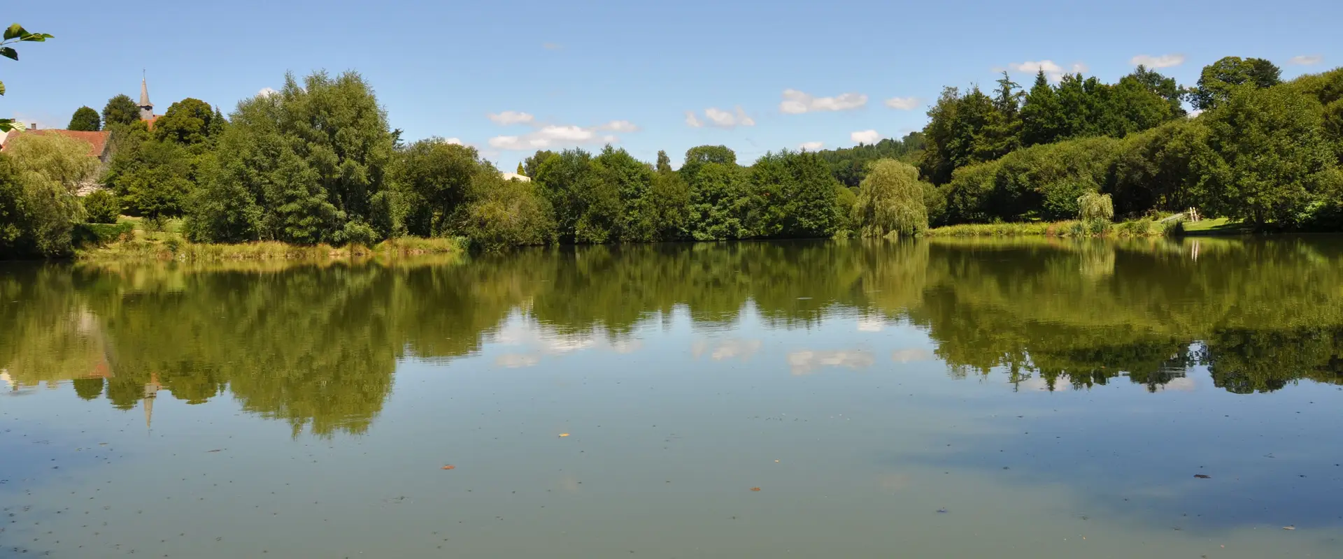 Etang de Azat Chatenet email: info@fish-azat-chatenet.com