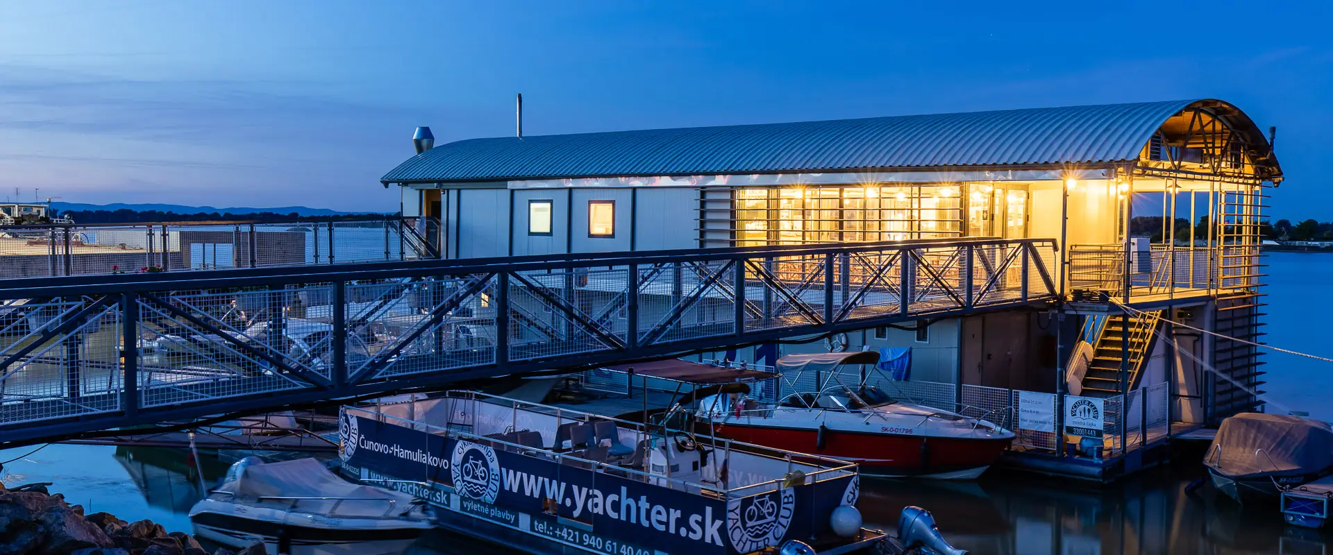 YACHTER CLUB Modrá Čajka