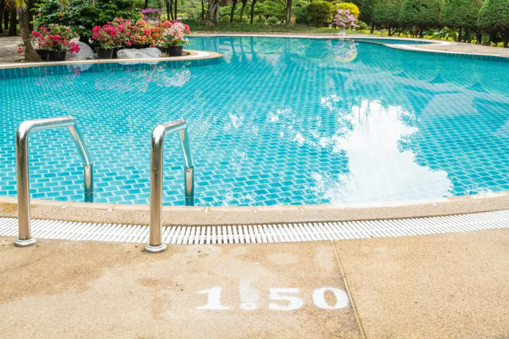 Bmrt Piscine 83