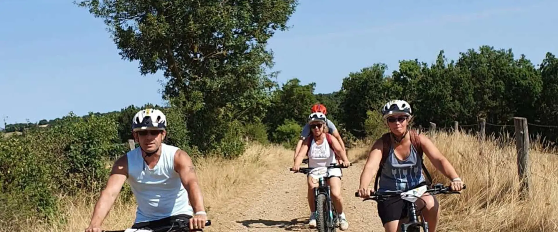 Aveyron à vélo - site de Combelles - permanence en période estivale seulement