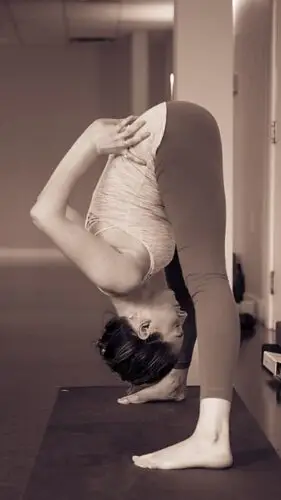 VI Yoga School