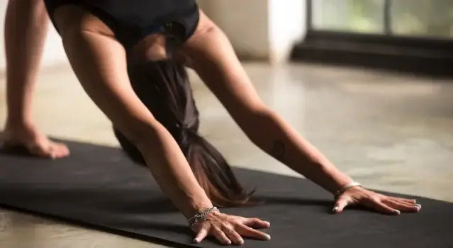 Poses Et Postures - Yoga & Pilates