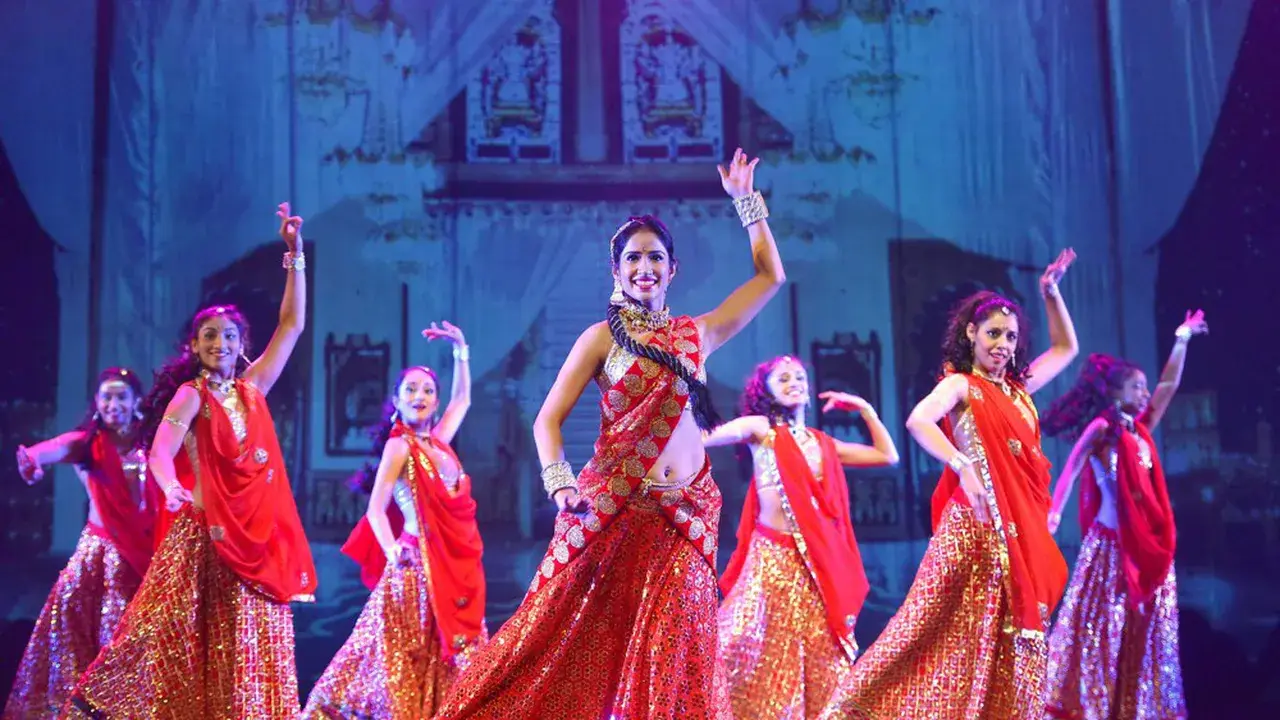 Troop Dance Indian Bollywood 🎉 Prod. D'événement Indien | Soirée Spectacle Mariage 💃🏽 Musicien, Dj, Art & Culture 🌟