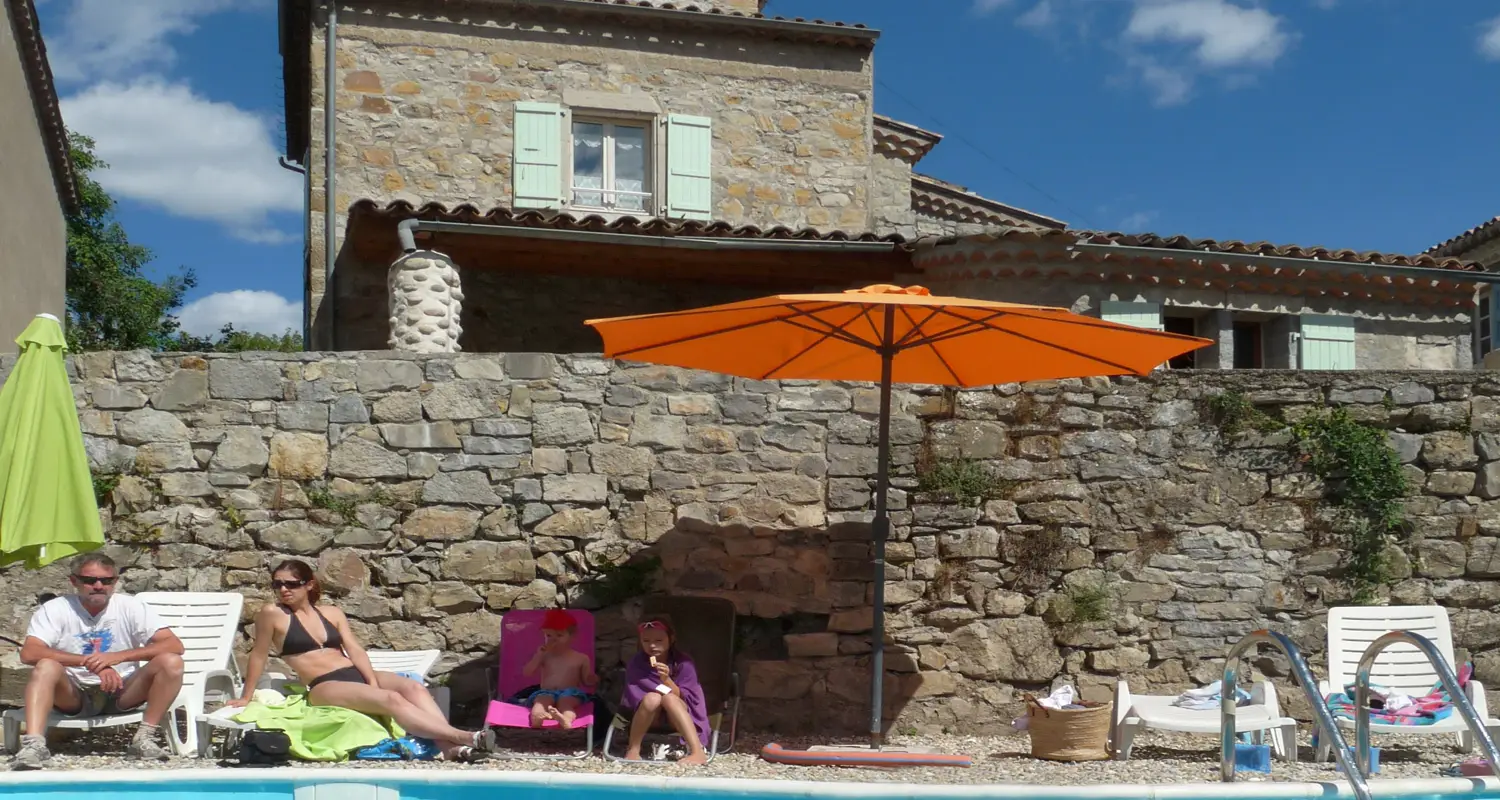 Gîtes Les eaux Claires : location saisonnière gîte avec piscine (Ardèche, Auvergne, Rhône Alpes)