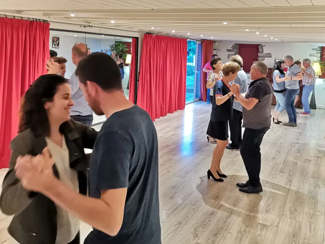 Mouzidansons Danses Salon, Rock Et Latines
