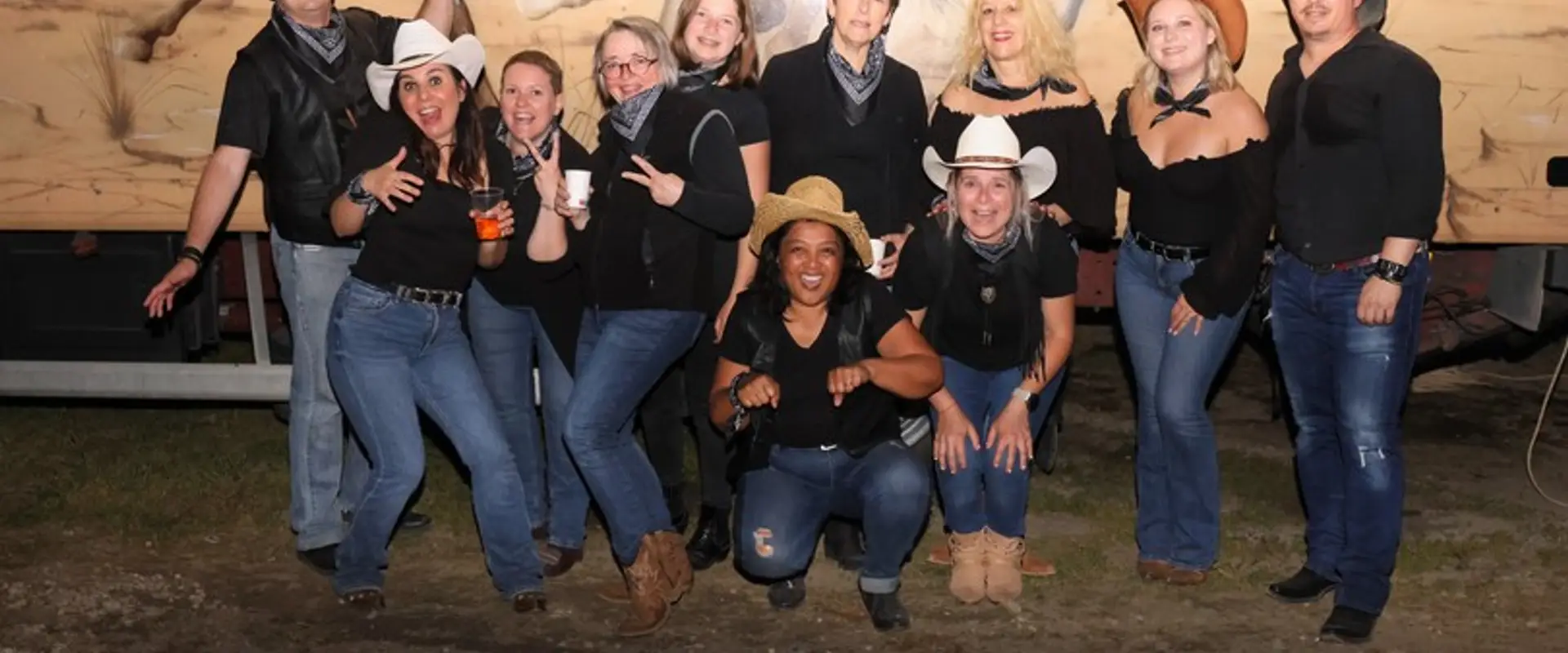 Centre équestre, parcours Mountain Trail ,Barrel Racing et Pole Bending, cours d'équitation, balade, randonnée.