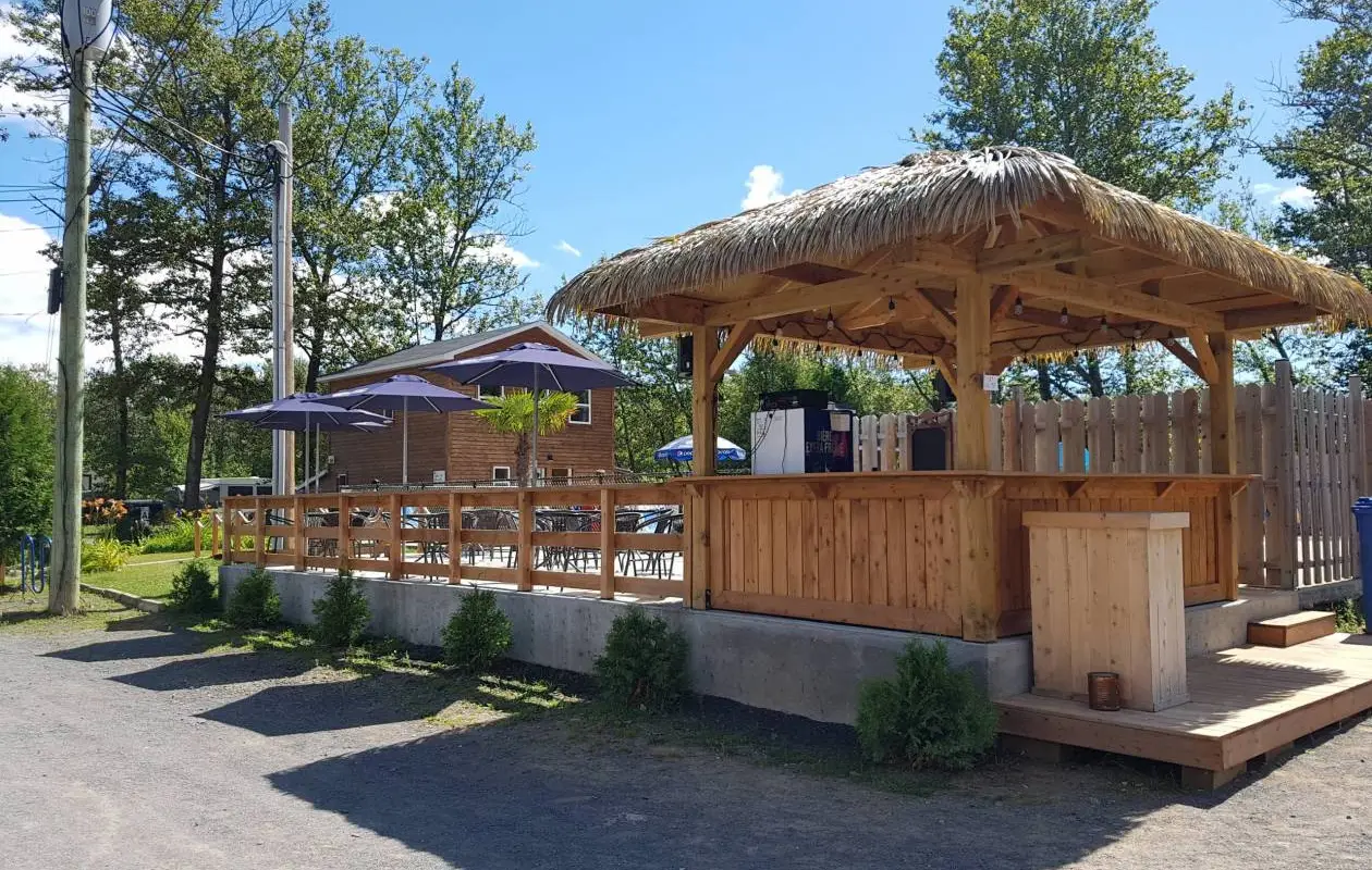 Camping au Bord de la Rivire