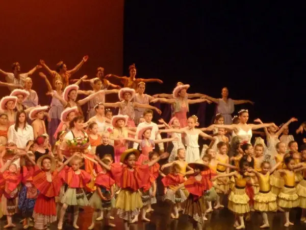 Dance - L'abeille