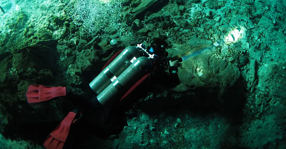 Red Scuba