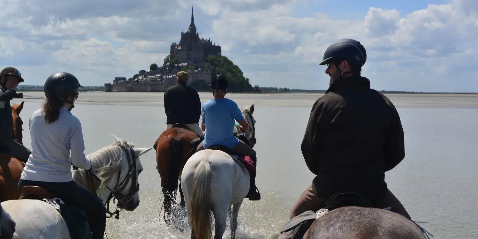 La Taniere Randonnee A Cheval Mont St Michel