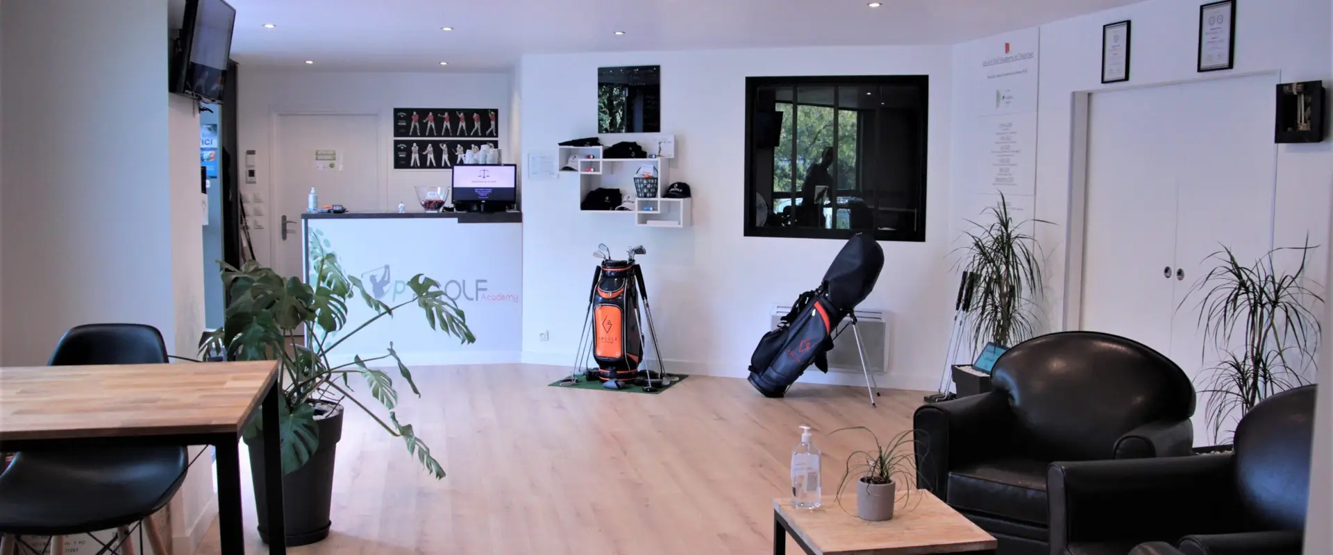 UP AND GOLF ACADEMY