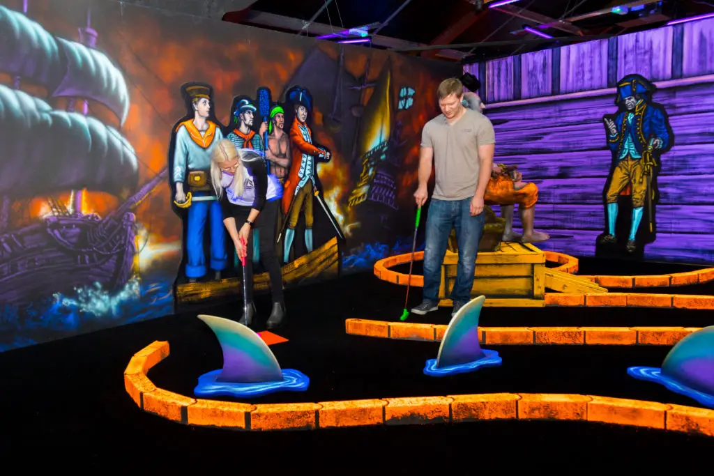 Ocean Paradise Indoor Glow Adventure Golf