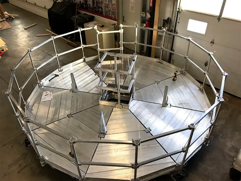 Summit Swing Stage