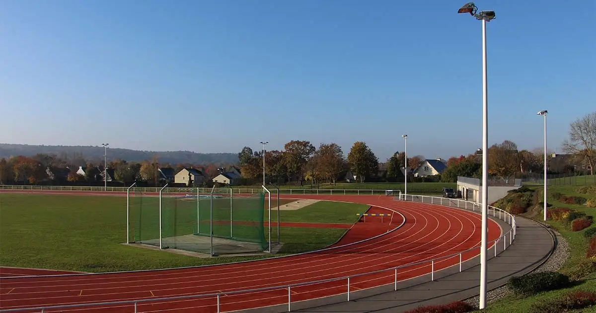 Stade d'athlétisme Montfort Communauté