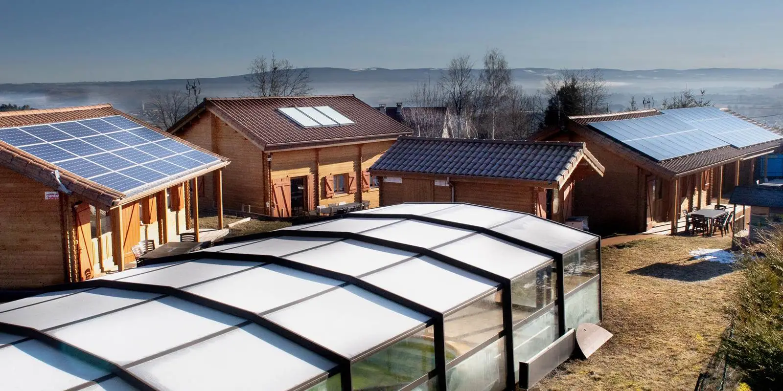 Gîtes Bon Air: location gîte de groupes écologique bioclimatique avec piscine chauffée jacuzzi PMR