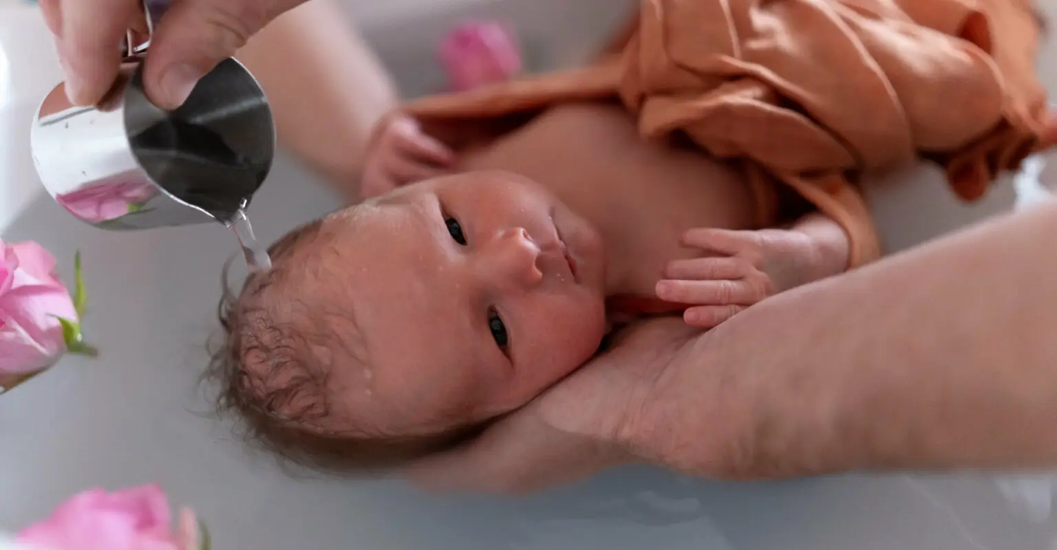 Claire Maillet | Réflexologie • Bain Enveloppé • Portage • Massage Bébé • Yoga Bébé • Massage Postnatal Et Prénatal