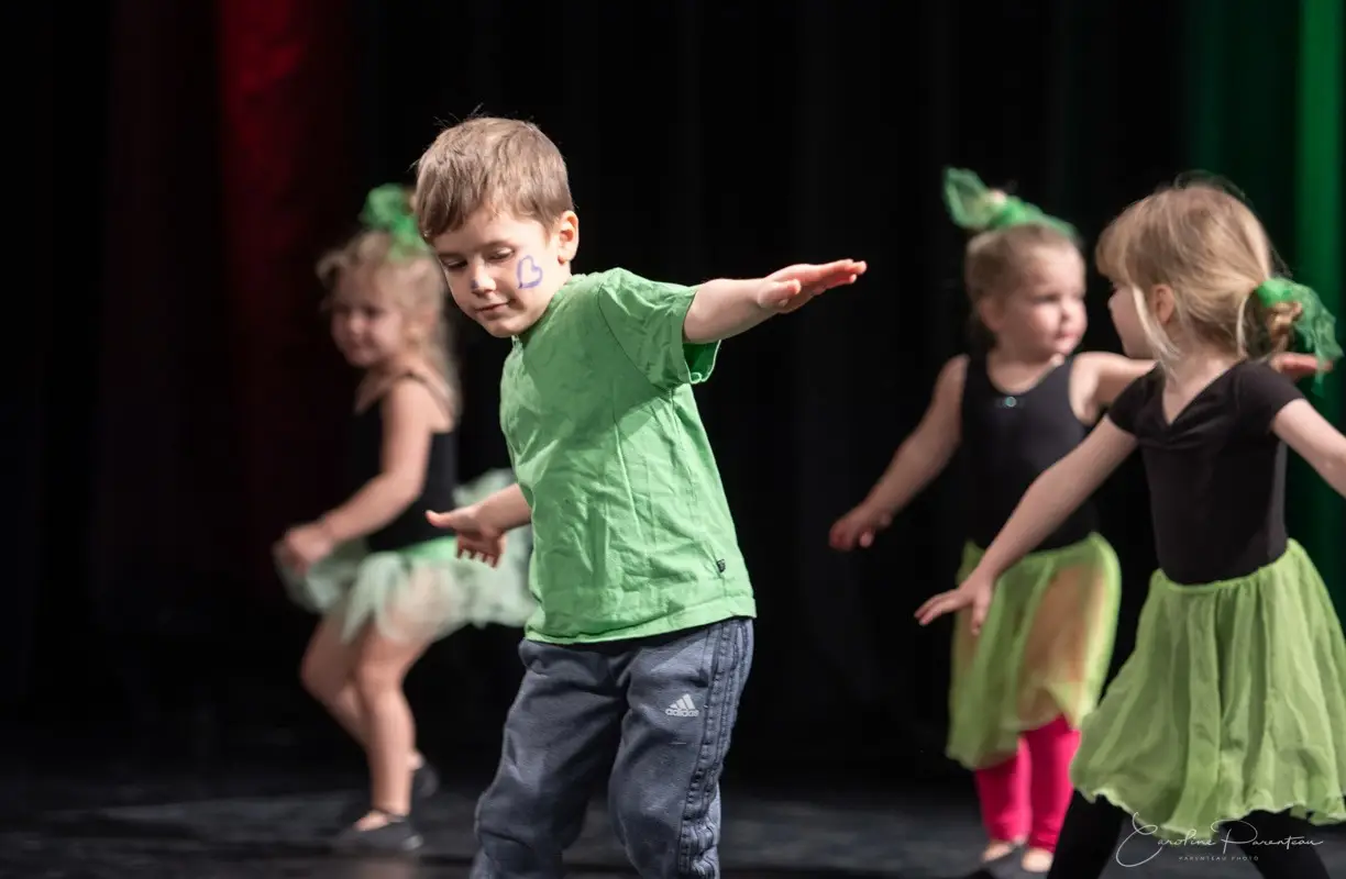 Mouv, Acadmie De Danse