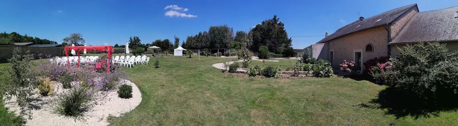 Area De Meslay : Gîtes Et Salles De Réception