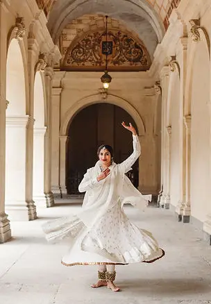 Rafia Bon - Danseuse Bollywood, Kathak & Bhangra
