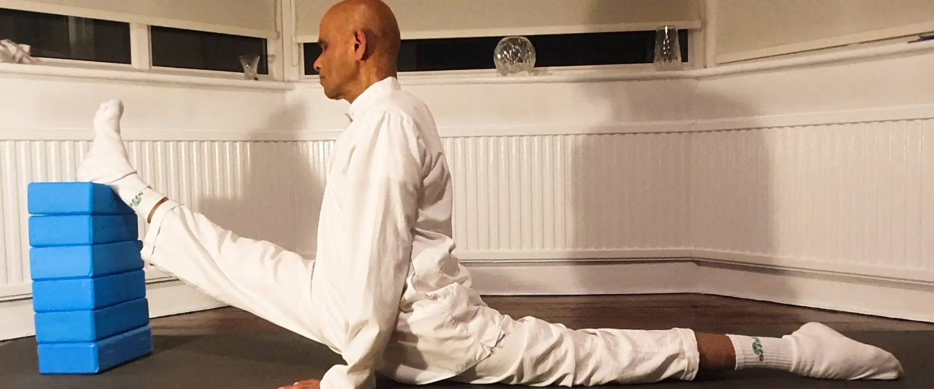 WWW.MANO-YOGA.CO.UK