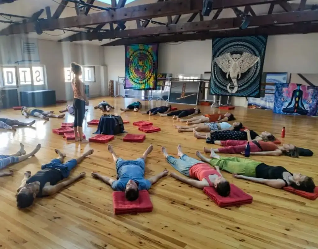 Flor De Lis Yoga, Danse & Massages